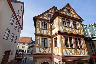 Haus zu den Vier Gekrâˆšâˆ‚nten, Wertheim am Main, Baden-WâˆšÂºrttemberg, Germany