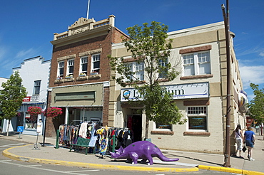 Street scene with dinosaur, Drumheller, Alberta, Canada