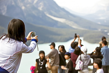 Group of tourists, Peyto Lake, Banff National Park, Alberta