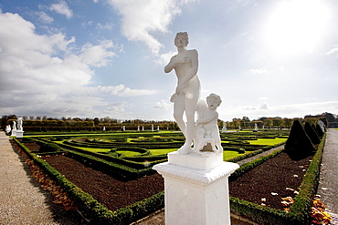 Niederdeutscher Rosengarten (Rose garden) in Herrenhausen Gardens, Hannover, Lower Saxony, Germany