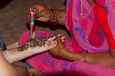 Henna demonstration at Choki Dhani Ethnic Village, Jaipur, Rajasthan, India