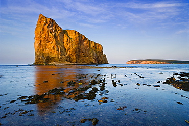 Perce Rock at sunset, Parc national de l'Ile-Bonaventure-et-du-Rocher-Perce, Perce, Gaspesie, Quebec