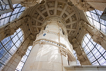 Grand Staircase, double-helix staircase presumably designed by Leonardo da Vinci in the Chuteau de Chambord, France