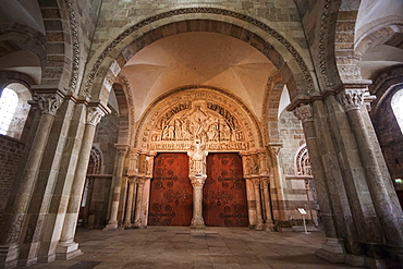 Jesus, encased in a mandorla, on the tympanum over the central doors in the narthex of Vuzelay Abbey (Basilique Sainte-Marie-Madeleine), Vuzelay, Yonne, France