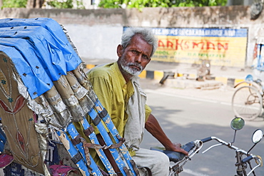 Rickshaw driver, Patna, Bihar, India