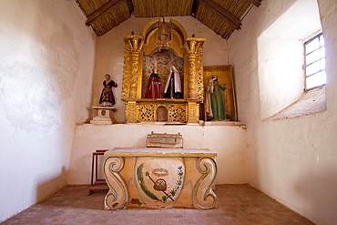 Altarpiece in Mestizo-Baroque style in Iglesia de Corque, Corque, Oruro, Bolivia