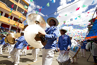 Marching band in the procession of the Carnaval de Oruro, Oruro, Bolivia