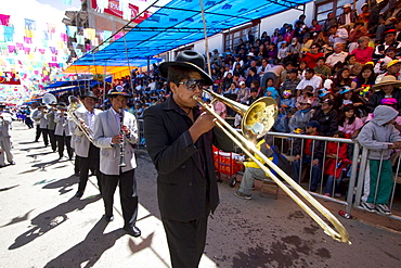 Marching band in the procession of the Carnaval de Oruro, Oruro, Bolivia