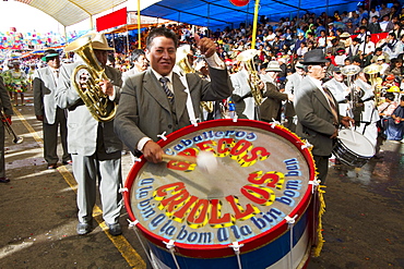 Drummers in a marching band in the procession of the Carnaval de Oruro, Oruro, Bolivia