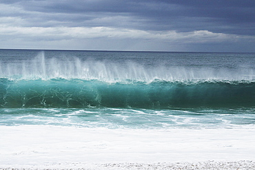 Hawaii, Oahu, Beautiful wave breaking.