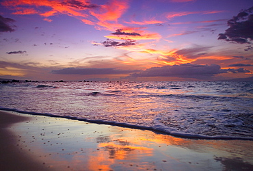 Hawaii, Maui, Wailea, Sunset at Mokapu Beach.