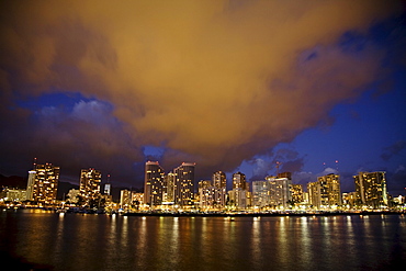 Hawaii, Oahu, Waikiki, Sunset from Magic Island.