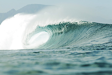 Hawaii, Oahu, Pipeline, Wave breaking.