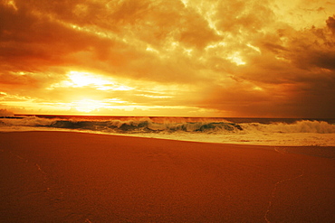 Hawaii, Oahu, North Shore, Beautiful sunset over the ocean.