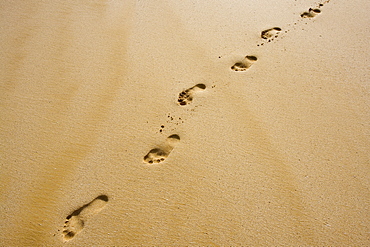 Hawaii, Maui, Makena State Park, Oneloa or Big Beach, Footprints in the sand.