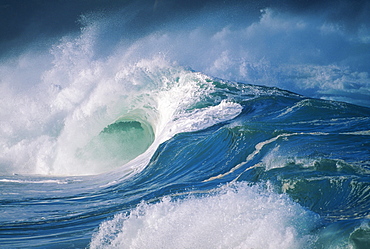 Turbulent shorebreak waves with whitewash.