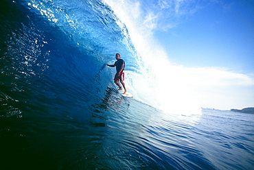 Hawaii, Oahu, North Shore, Backdoor Pipe, Pancho Sullivan riding wave