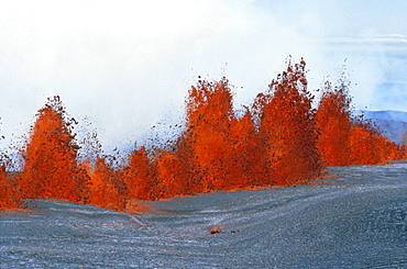 Hawaii, Big Island, Eruption of Mauna Loa Volcano, lava curtain A27H