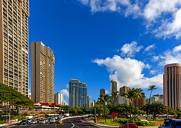 Busy roads in the tropical Hawaiian city of Honololu, Honolulu, Oahu, Hawaii, United States of America