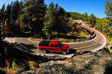 Car on the turn, Mount Rushmore, South Dakota, United States of America, North America