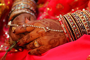 Henna and bangles on the bride in rural India, Odisha, India, Asia