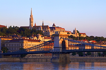 Chain Bridge, Matyas Church (Matthias Church) and Fisherman's Bastion, Budapest, Hungary, Europe 