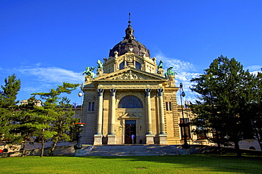 Szechenyi Bath and Spa, Budapest, Hungary, Europe 