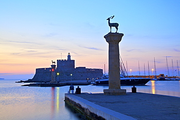 Bronze Doe and Stag statues at the entrance of Mandraki Harbour, Rhodes, Dodecanese, Greek Islands, Greece, Europe