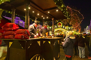 Roasted Chestnut Vendors, Cologne Christmas Market, Cologne, North Rhine-Westphalia, Germany, Europe