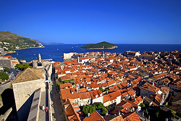 View over Old City including City Walls, UNESCO World Heritage Site, Dubrovnik, Croatia, Europe 