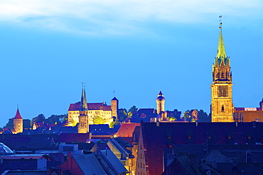 View over city at sunset with St. Lorenz, St. Sebald and the Castle in the background, Nuremberg, Bavaria, Germany, Europe 