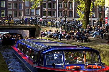 Tourist boat on Leliegracht, Amsterdam, Netherlands, Europe