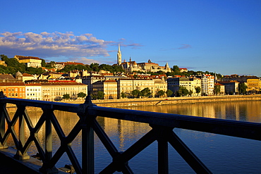 Chain Bridge, Matyas Church (Matthias Church) and Fisherman's Bastion, Budapest, Hungary, Europe 