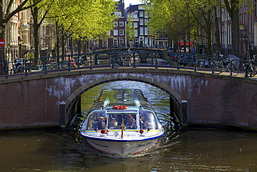 Tourist boat on Keizersgracht, Amsterdam, Netherlands, Europe