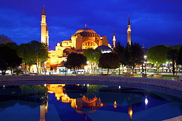 Hagia Sophia (Aya Sofya Mosque) (The Church of Holy Wisdom), UNESCO World Heritage Site, at sunrise, Istanbul, Turkey 