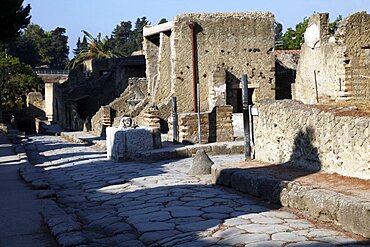 Ancient Roman street and fountain, Herculaneum, UNESCO World Heritage Site, Naples, Campania, Italy, Europe