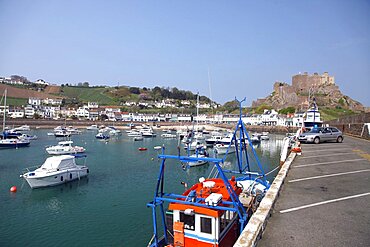 Motor boats and Mont Orgueil Castle, Jersey, Channel Islands, United Kingdom, Europe