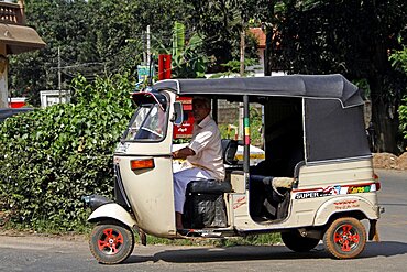 Cream tuk-tuk, Matale, Sri Lanka, Asia