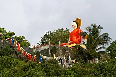 Budhha statue and statues depicting the visit of Arahat Mahinda, Unawatuna, Sri Lanka, Asia