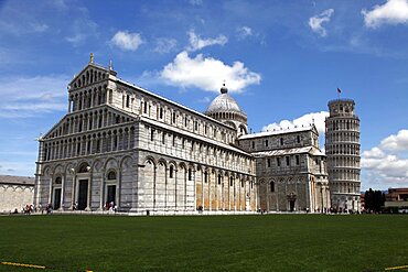 St Mary's Cathedral and Leaning Tower, Pisa, UNESCO World Heritage Site, Tuscany, Italy, Europe