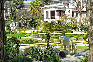 Garden of Dreams, Gallery building and pond, Kaiser Mahal Palace, Thamel district, Kathmandu, Nepal, Asia