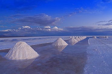 Salt cones, Salar de Uyuni, Potosi, Bolivia, South America