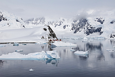 Bahia Paraiso (Paradise Bay), Antarctic Peninsula, Antarctica, Polar Regions 