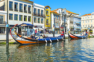 Moliceiros moored along the main canal, Aveiro, Venice of Portugal, Beira Littoral, Portugal, Europe