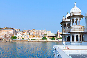 City Palace and Lake Pichola, Udaipur, Rajasthan, India, Asia