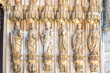 Apostles on the main entrance to the Dominican Abbey of Santa Maria de Vitoria, UNESCO World Heritage Site, Batalha, Estremadura, Portugal, Europe