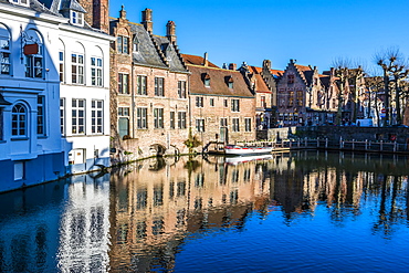 Houses along a channel, Historic center of Bruges, UNESCO World Heritage Site, Belgium, Europe