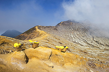 Kawah Ijen volcano ridge (Ijen crater), Banyuwangi, East Java, Indonesia, Southeast Asia, Asia