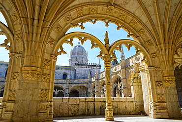 Manueline ornamentation in the cloisters of Mosteiro dos Jeronimos (Monastery of the Hieronymites), UNESCO World Heritage Site, Belem, Lisbon, Portugal, Europe