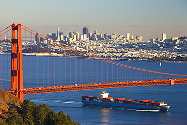 The Golden Gate Bridge and Sand Francisco skyline, San Francisco, California, United States of America, North America